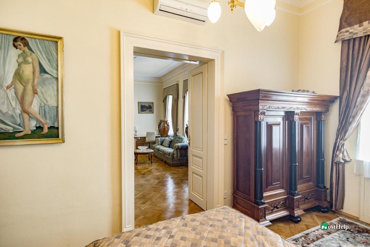 Two Bedroom Villa With Hot-Tub, Terrace And Garden, Wenceslas Square * Prague
