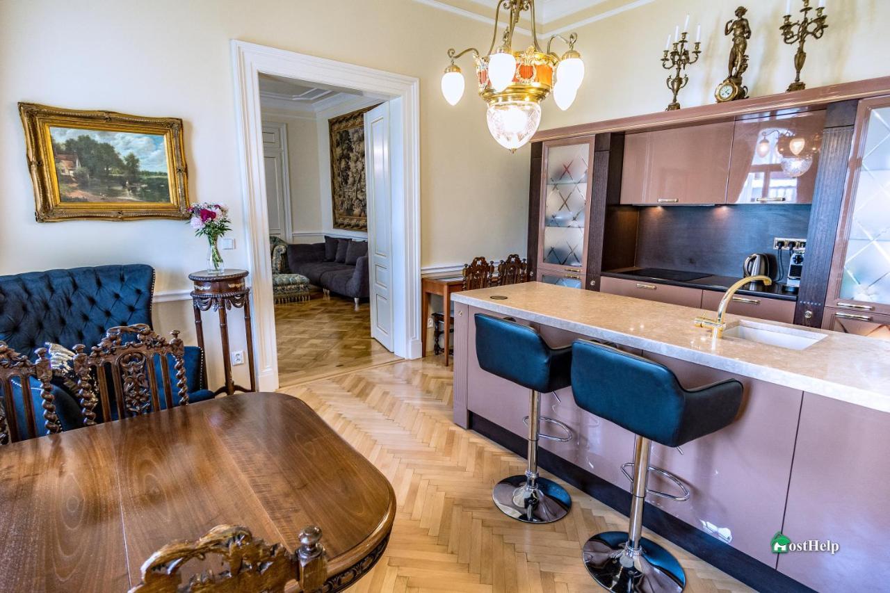 Two Bedroom Villa With Hot-Tub, Terrace And Garden, Wenceslas Square Villa