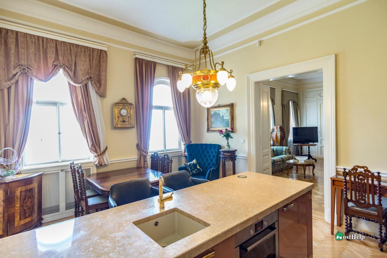 Two Bedroom Villa With Hot-Tub, Terrace And Garden, Wenceslas Square Villa Prague
