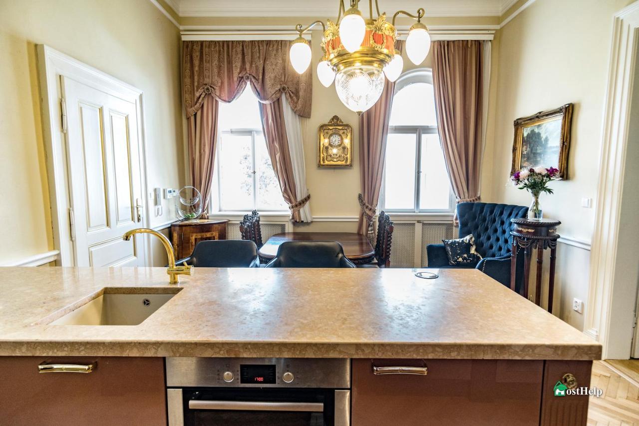 Two Bedroom Villa With Hot-Tub, Terrace And Garden, Wenceslas Square Villa Prague