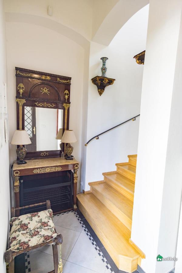 Villa Two Bedroom Villa With Hot-Tub, Terrace And Garden, Wenceslas Square
