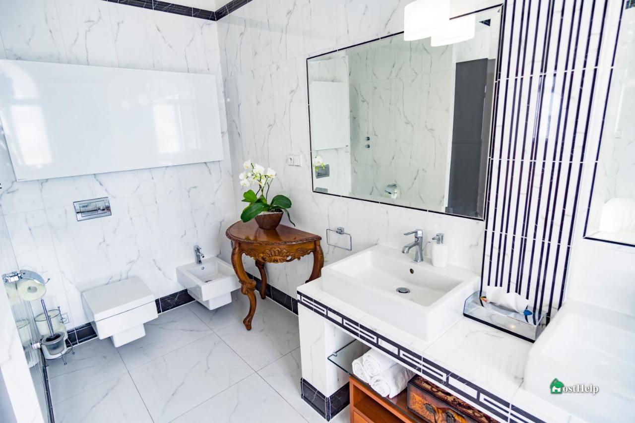 Two Bedroom Villa With Hot-Tub, Terrace And Garden, Wenceslas Square Villa Prague