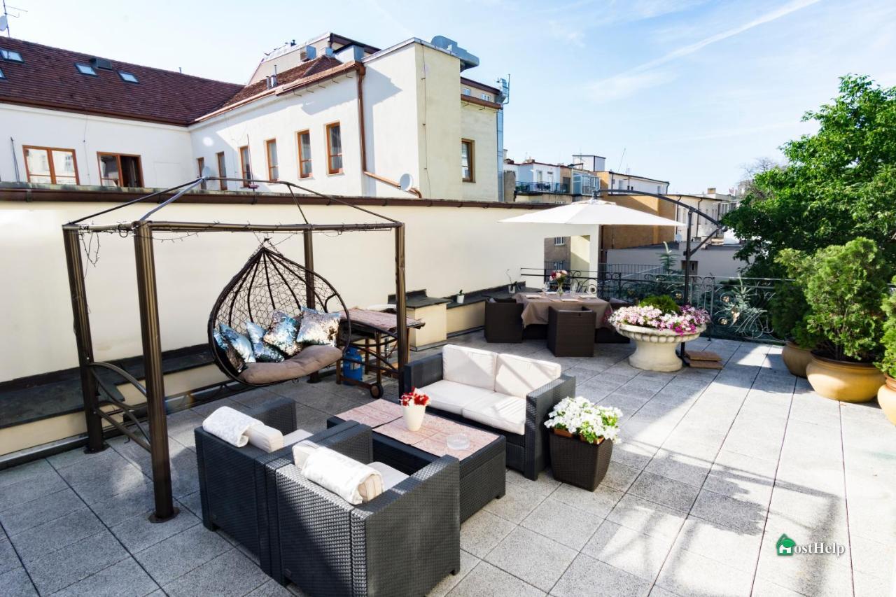 Two Bedroom Villa With Hot-Tub, Terrace And Garden, Wenceslas Square Villa *