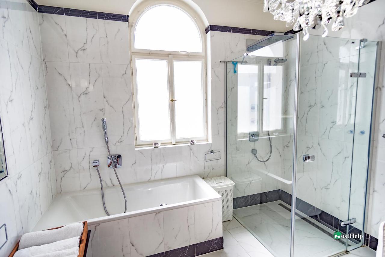 Two Bedroom Villa With Hot-Tub, Terrace And Garden, Wenceslas Square * Prague