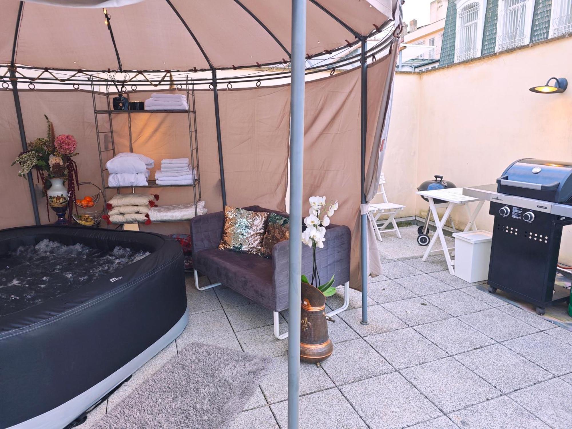 Two Bedroom Villa With Hot-Tub, Terrace And Garden, Wenceslas Square Prague