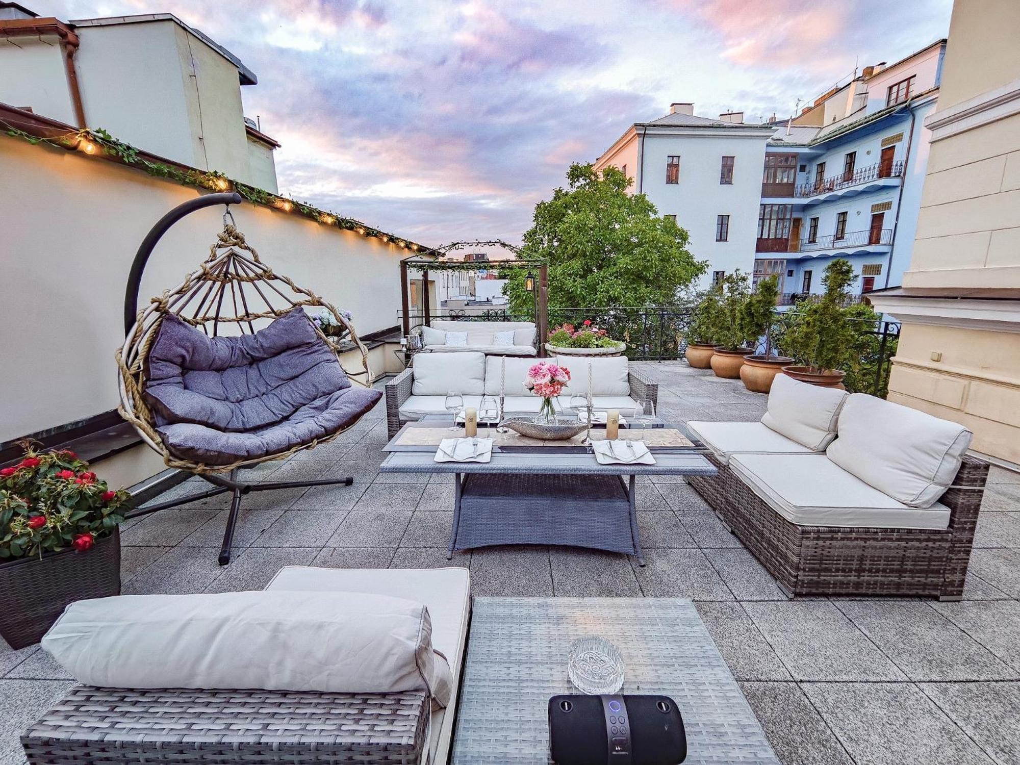 Two Bedroom Villa With Hot-Tub, Terrace And Garden, Wenceslas Square Villa Prague