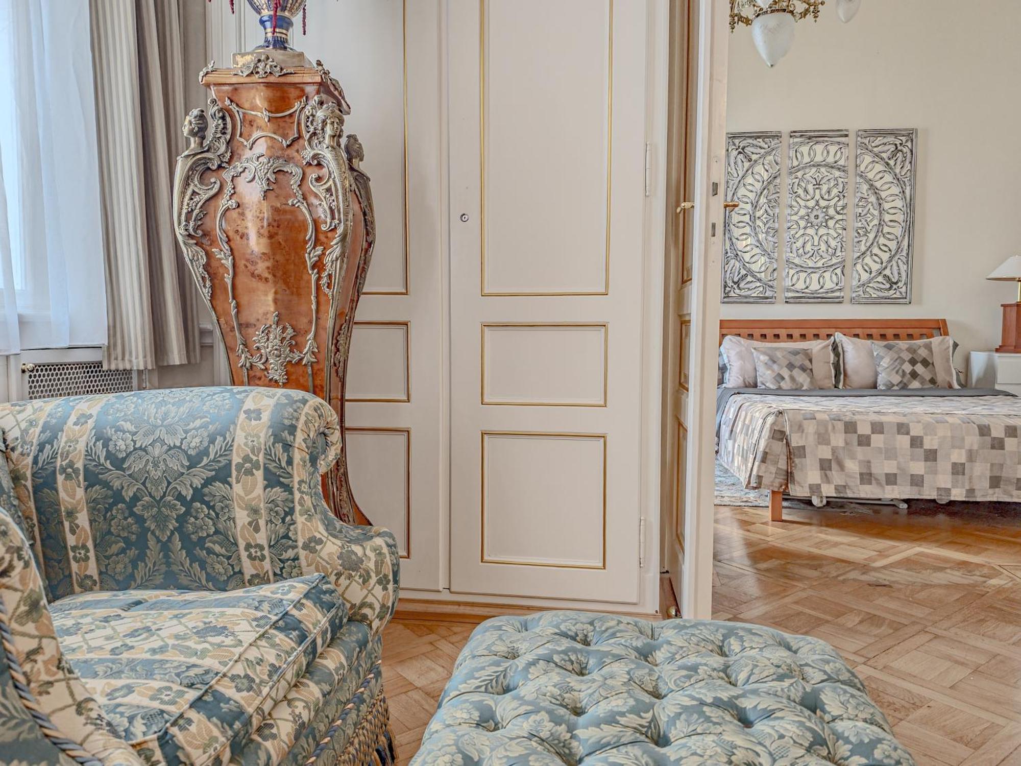 Two Bedroom Villa With Hot-Tub, Terrace And Garden, Wenceslas Square * Prague