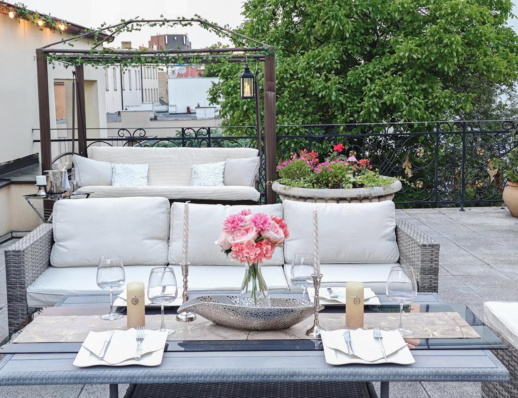 Two Bedroom Villa With Hot-Tub, Terrace And Garden, Wenceslas Square Prague
