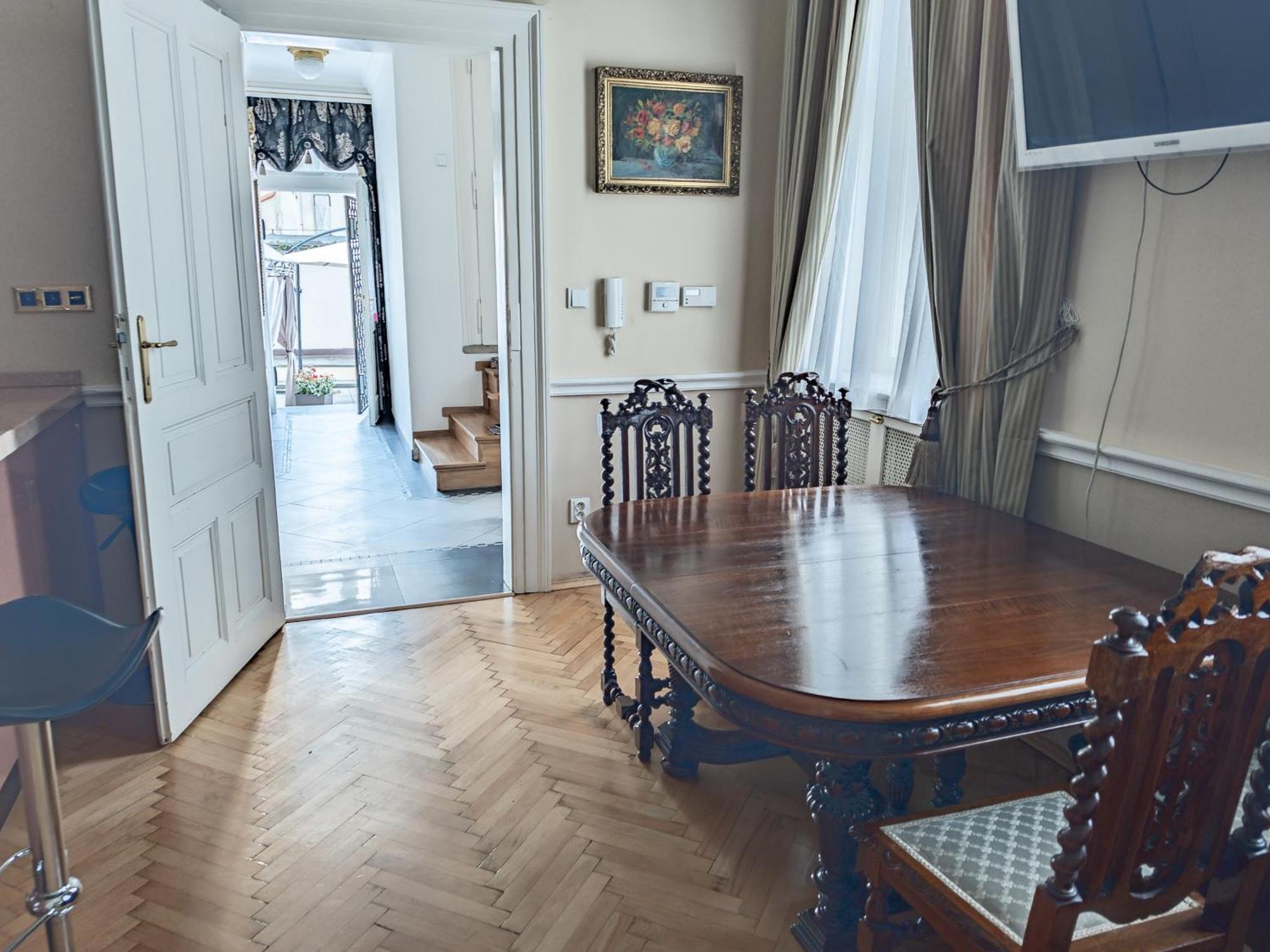 Two Bedroom Villa With Hot-Tub, Terrace And Garden, Wenceslas Square Villa Prague
