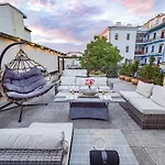 Two Bedroom Villa With Hot-Tub, Terrace And Garden, Wenceslas Square