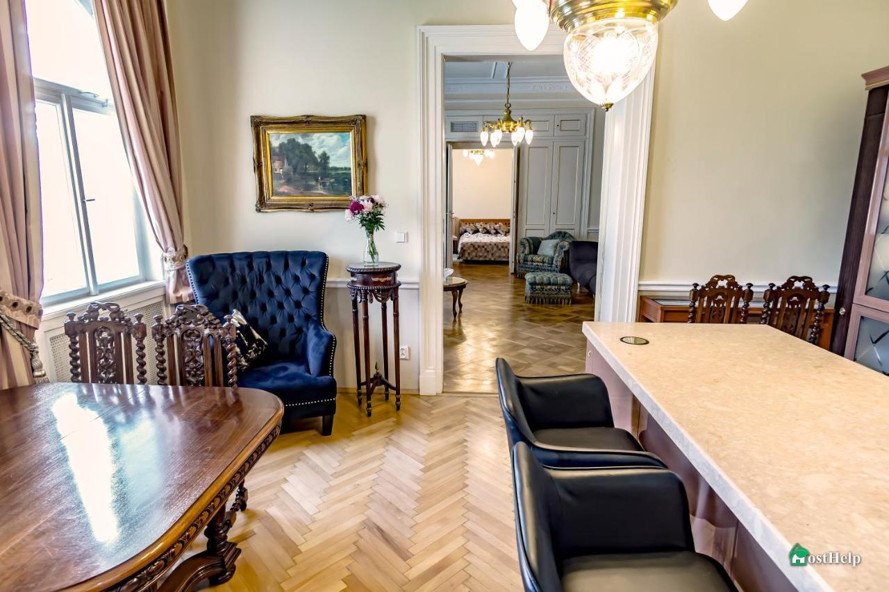 Two Bedroom Villa With Hot-Tub, Terrace And Garden, Wenceslas Square Villa *