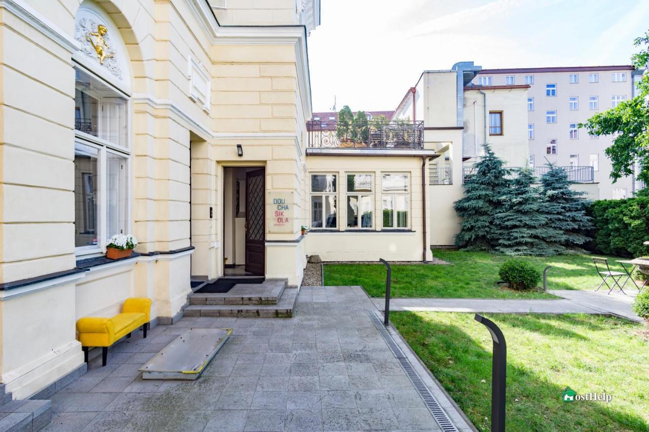 Two Bedroom Villa With Hot-Tub, Terrace And Garden, Wenceslas Square Villa