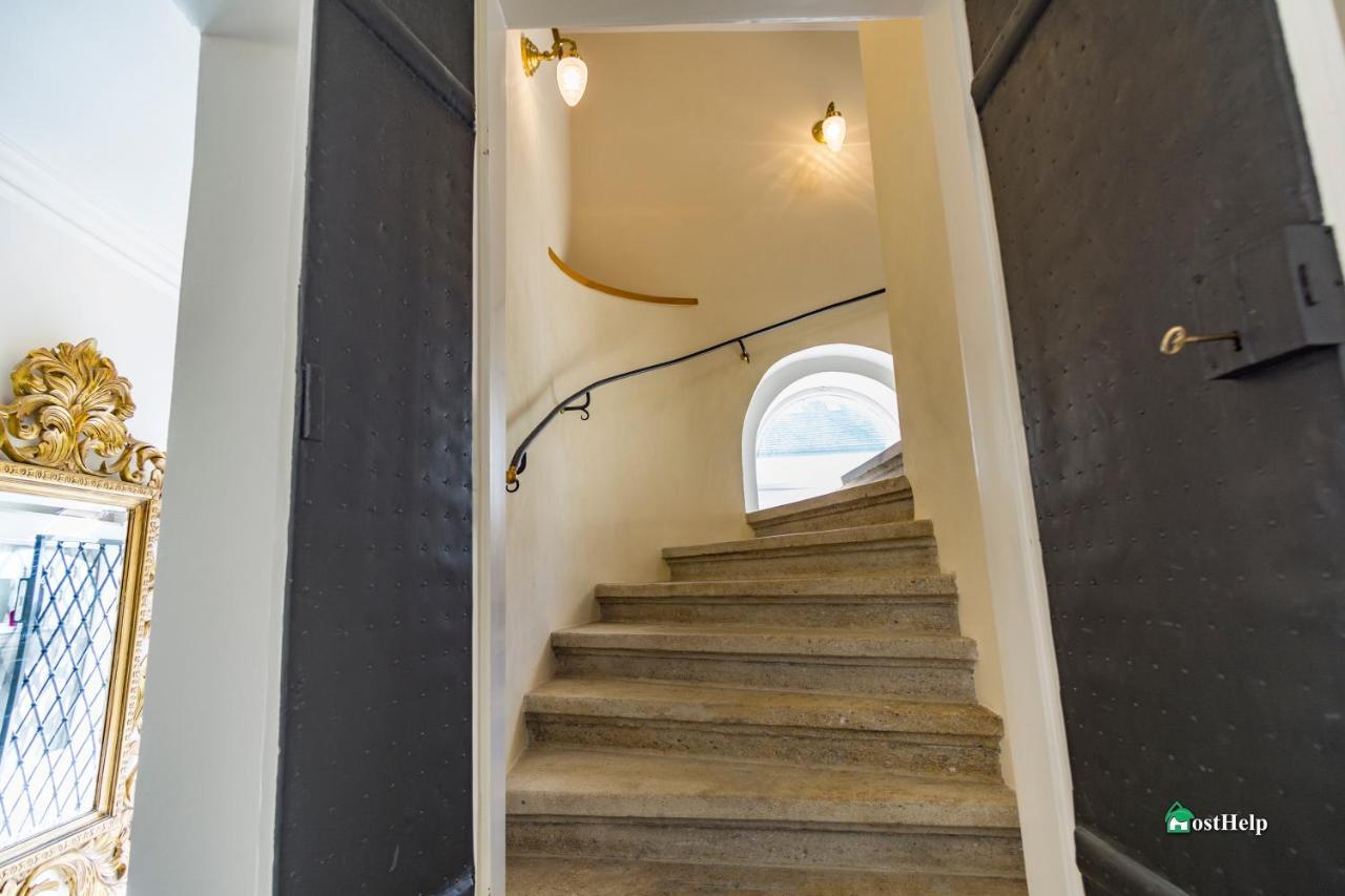 Two Bedroom Villa With Hot-Tub, Terrace And Garden, Wenceslas Square * Prague
