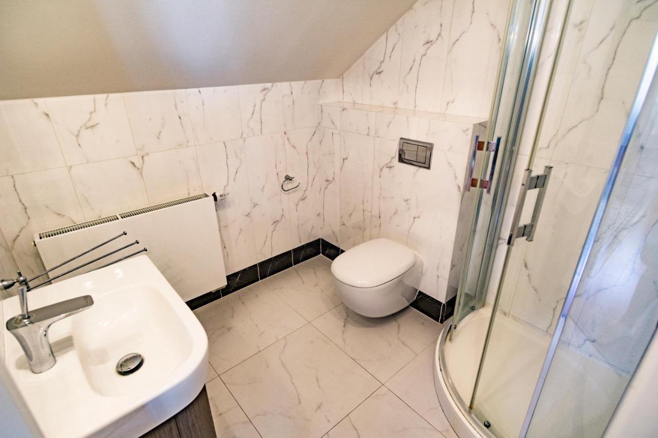Two Bedroom Villa With Hot-Tub, Terrace And Garden, Wenceslas Square