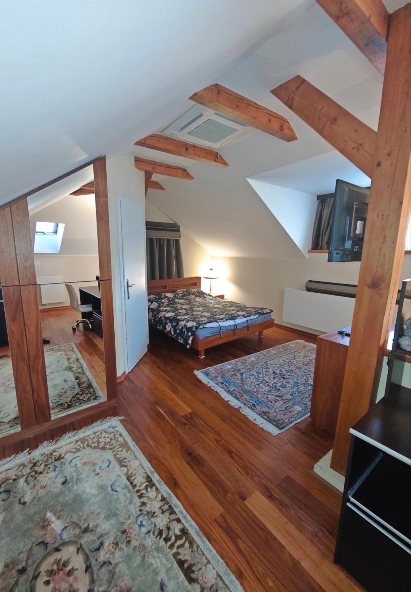 Villa Two Bedroom Villa With Hot-Tub, Terrace And Garden, Wenceslas Square