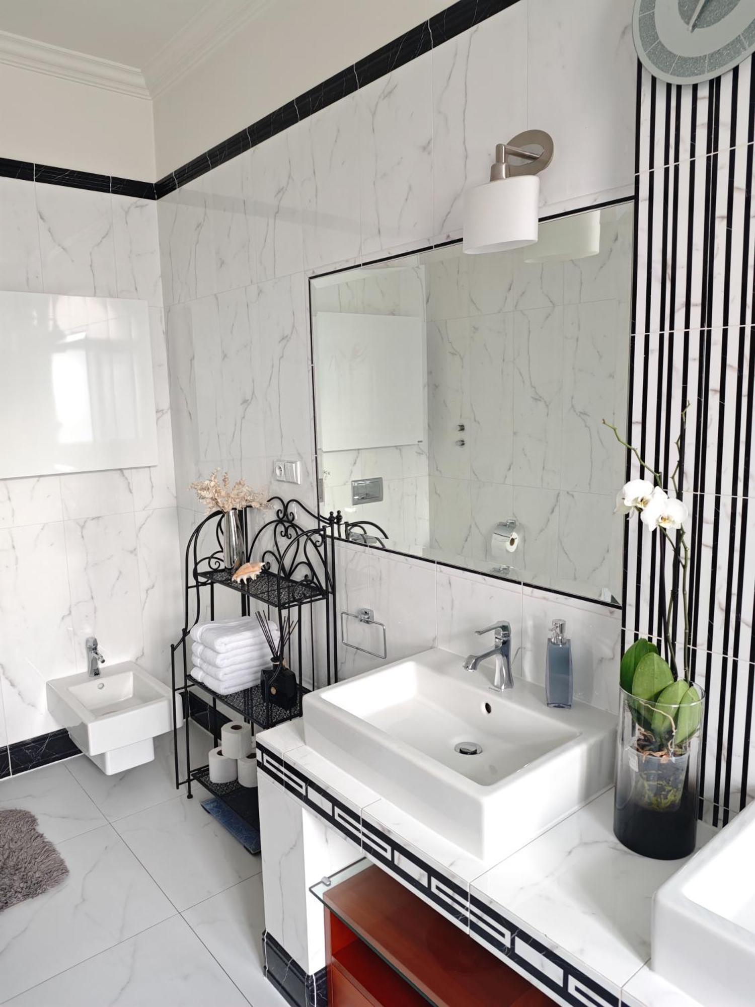 Two Bedroom Villa With Hot-Tub, Terrace And Garden, Wenceslas Square *