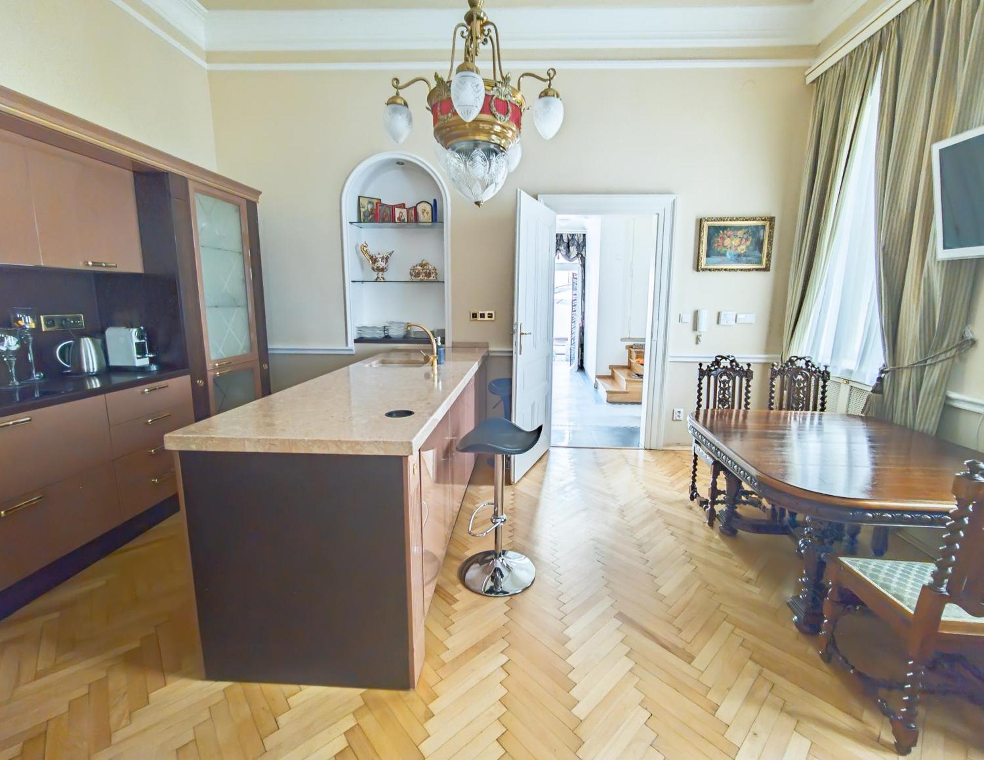 Two Bedroom Villa With Hot-Tub, Terrace And Garden, Wenceslas Square * Prague