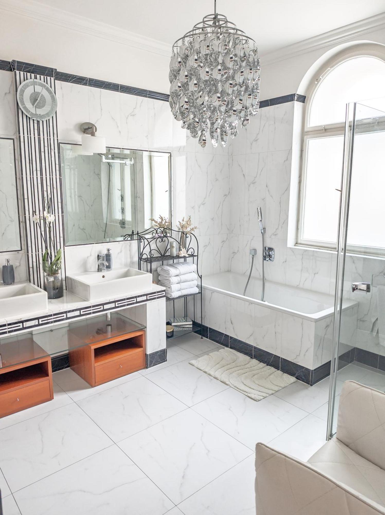 Villa Two Bedroom Villa With Hot-Tub, Terrace And Garden, Wenceslas Square