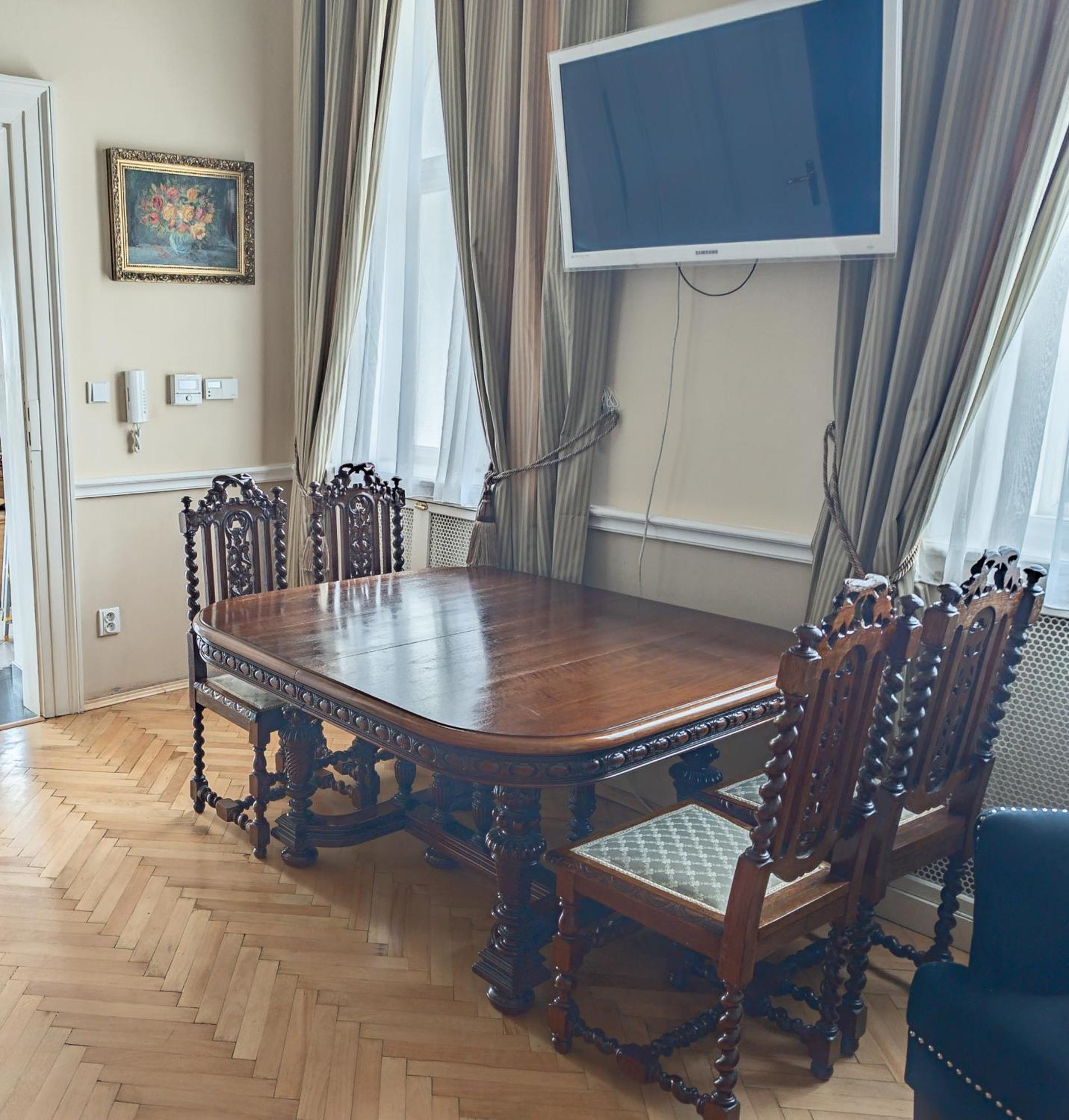 Villa Two Bedroom Villa With Hot-Tub, Terrace And Garden, Wenceslas Square
